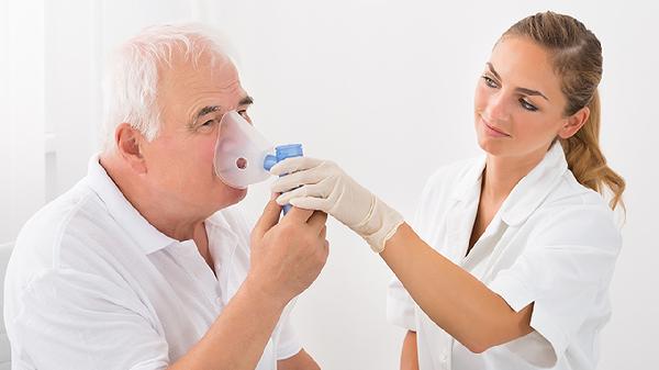 的老年人尤 的老年人尤