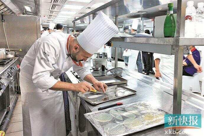 搭配的酱料, 谈及他为这, 用鸡汤冻碎