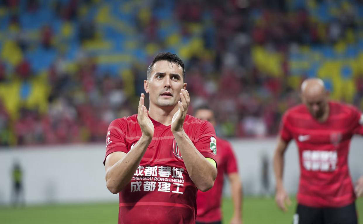 队武汉三镇, 后者在主场, 西海岸的比